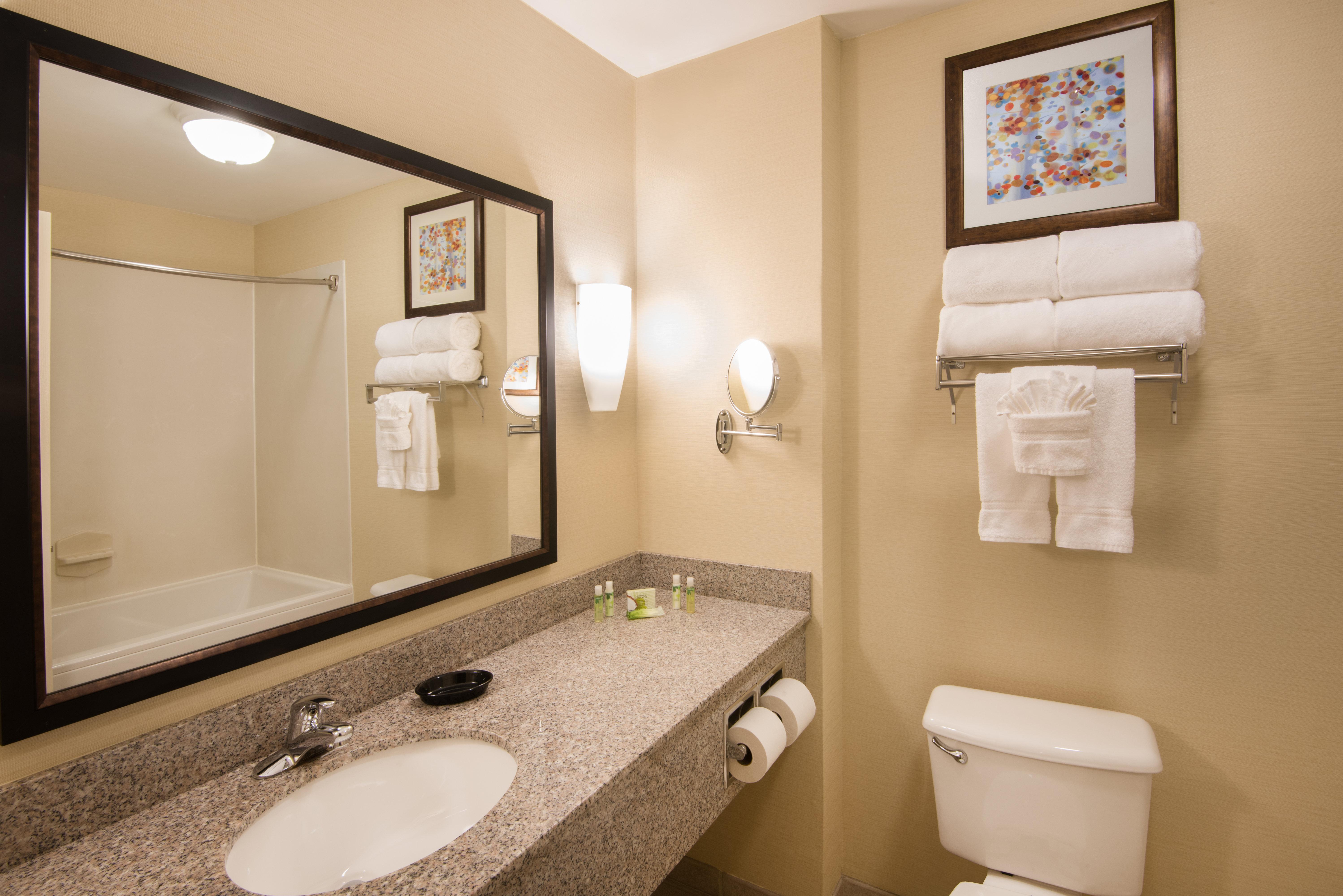 Holiday Inn Express & Suites - Sharon-Hermitage By Ihg West Middlesex Exterior photo